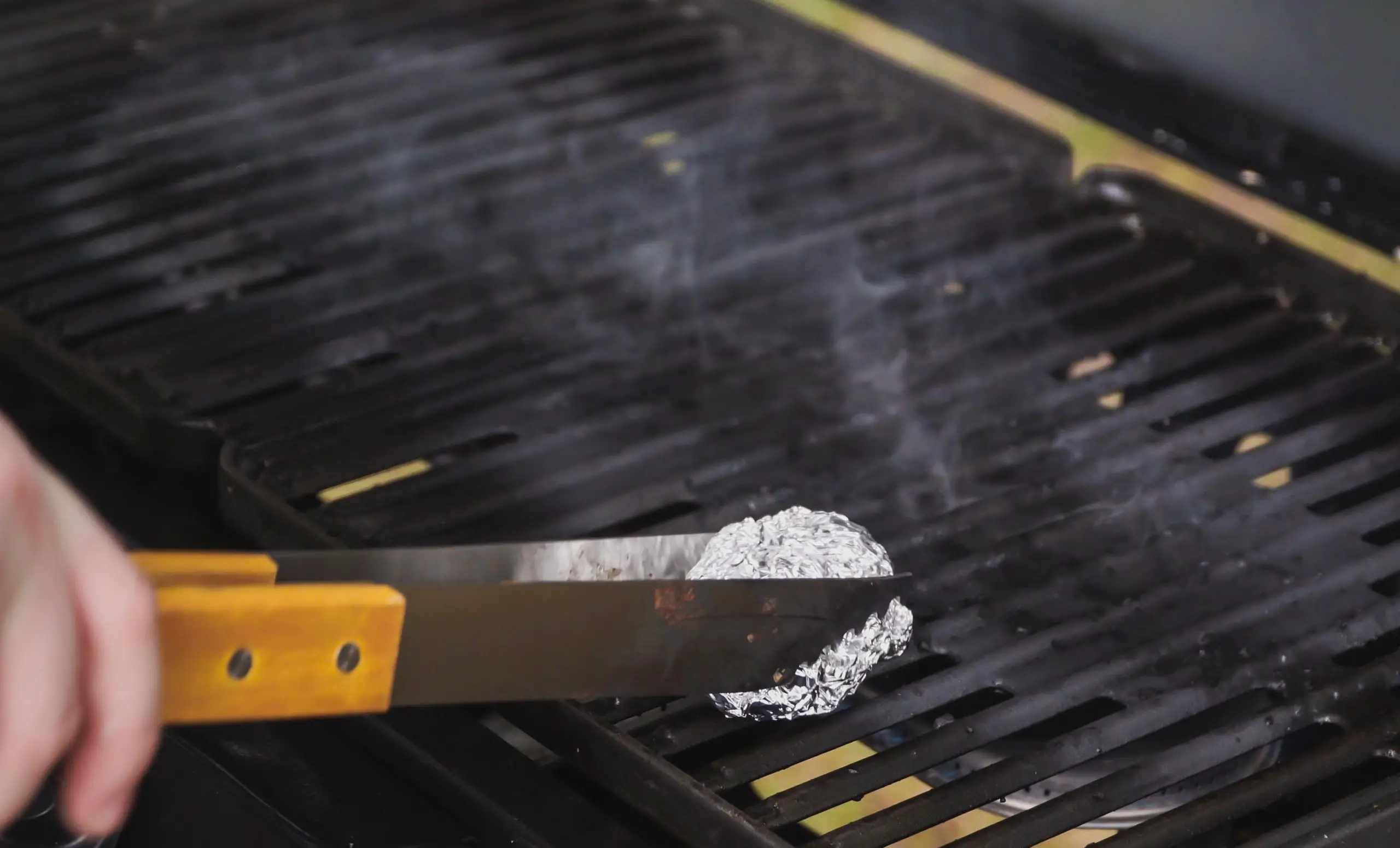 2 quick ways to clean your grill without a grill brush