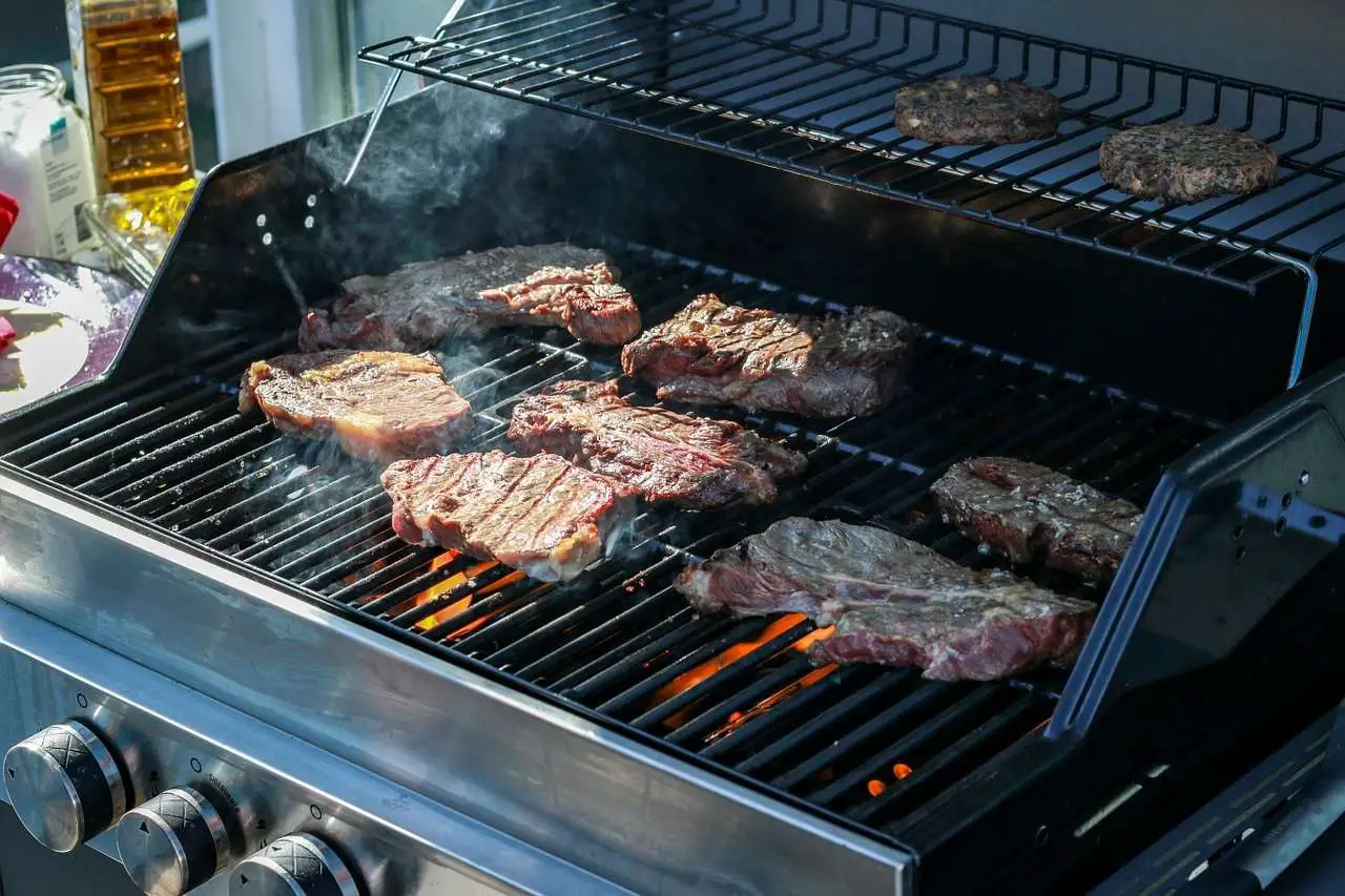 4 Different Types of BBQ Grills: Whatre the Advantages ...