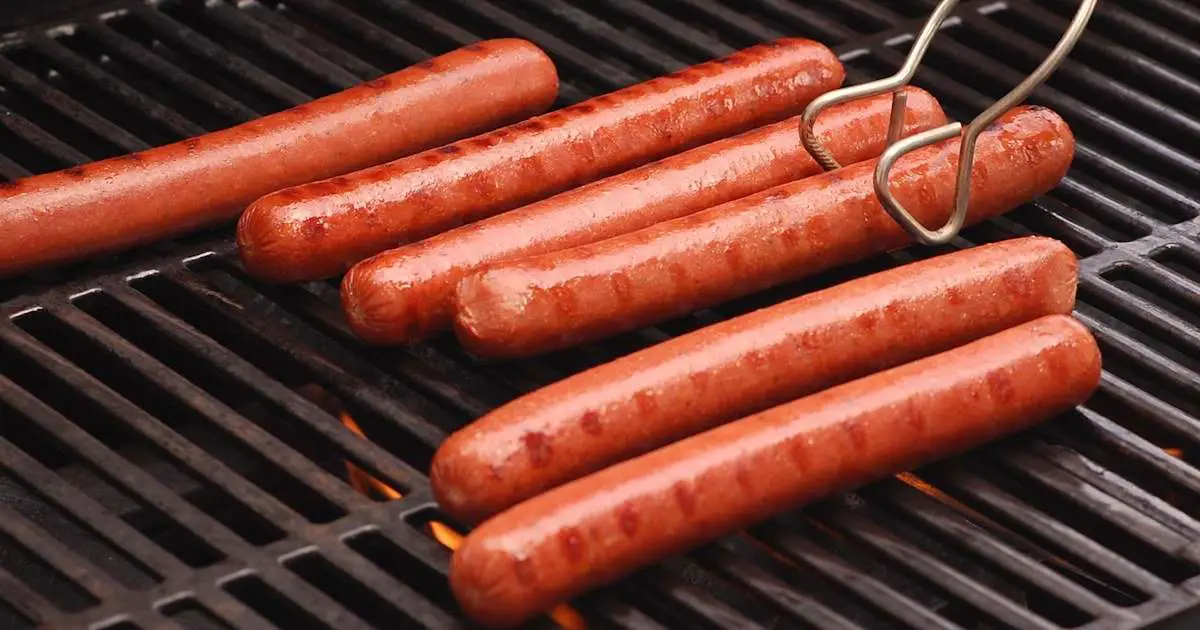 9 common mistakes people make when cooking hot dogs