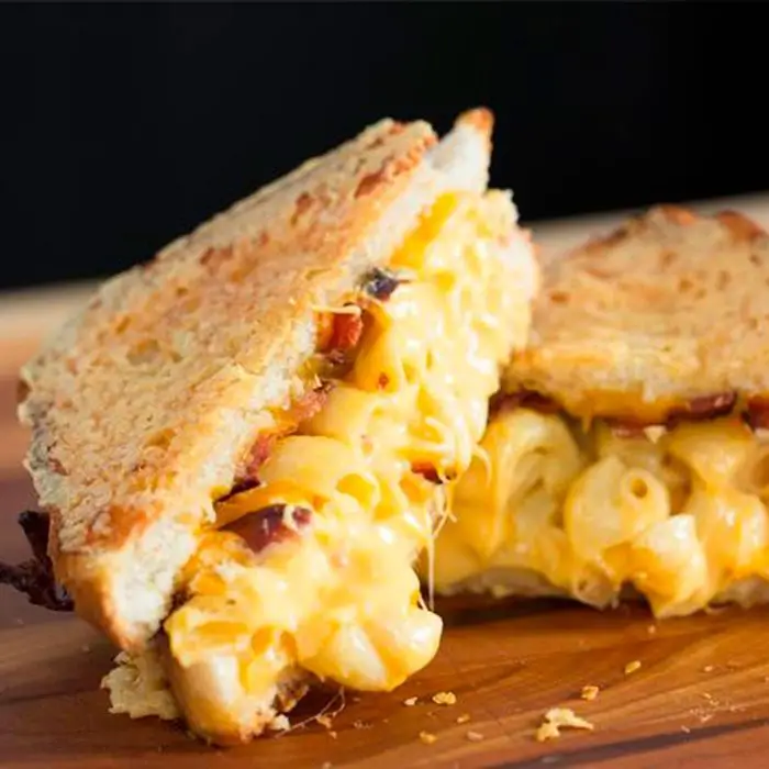 Bacon Mac and Cheese Grilled Cheese Recipe: How to Make It