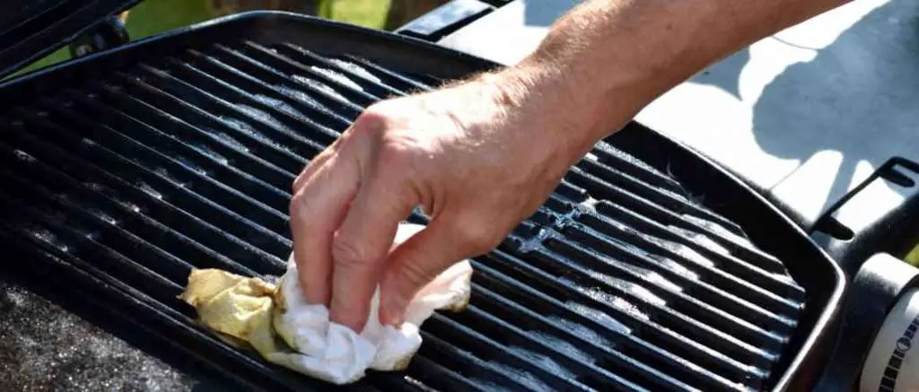 Can You Use Vinegar To Clean Grill Grates?