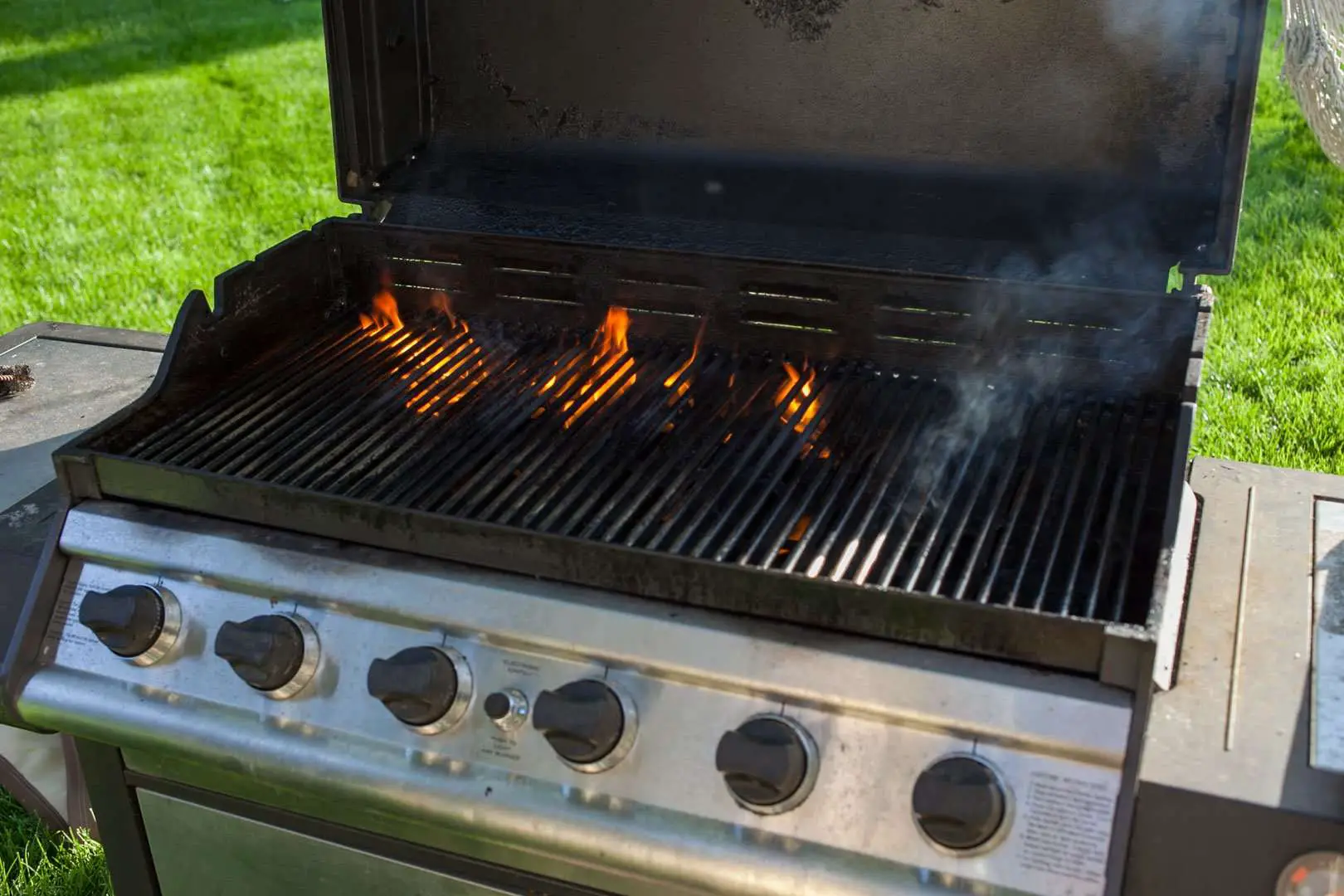 Does Your Gas Grill Flare Up or Heat Unevenly? Hereâs How ...