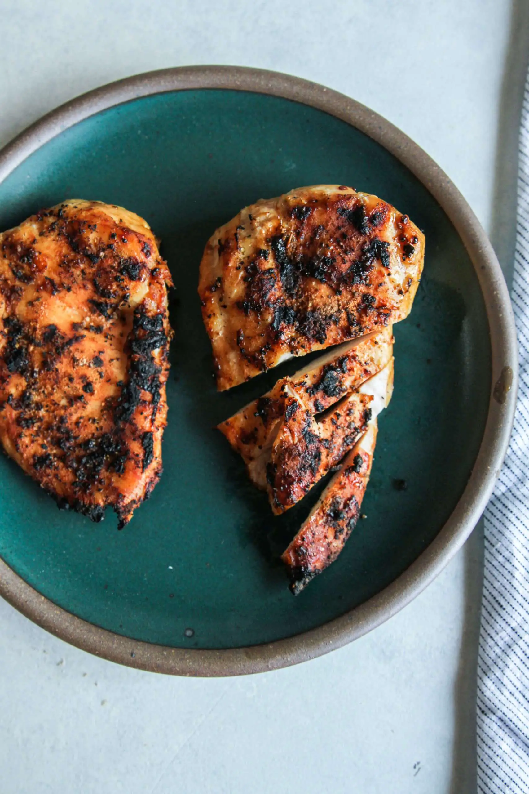 Grilled chicken with seasoning