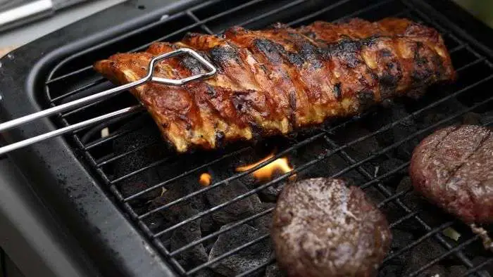 How do you barbecue ribs with a gas grill?