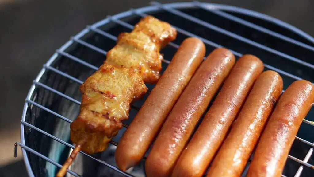 How Long To Grill Hot Dogs For a Tasty Summer Meal ...