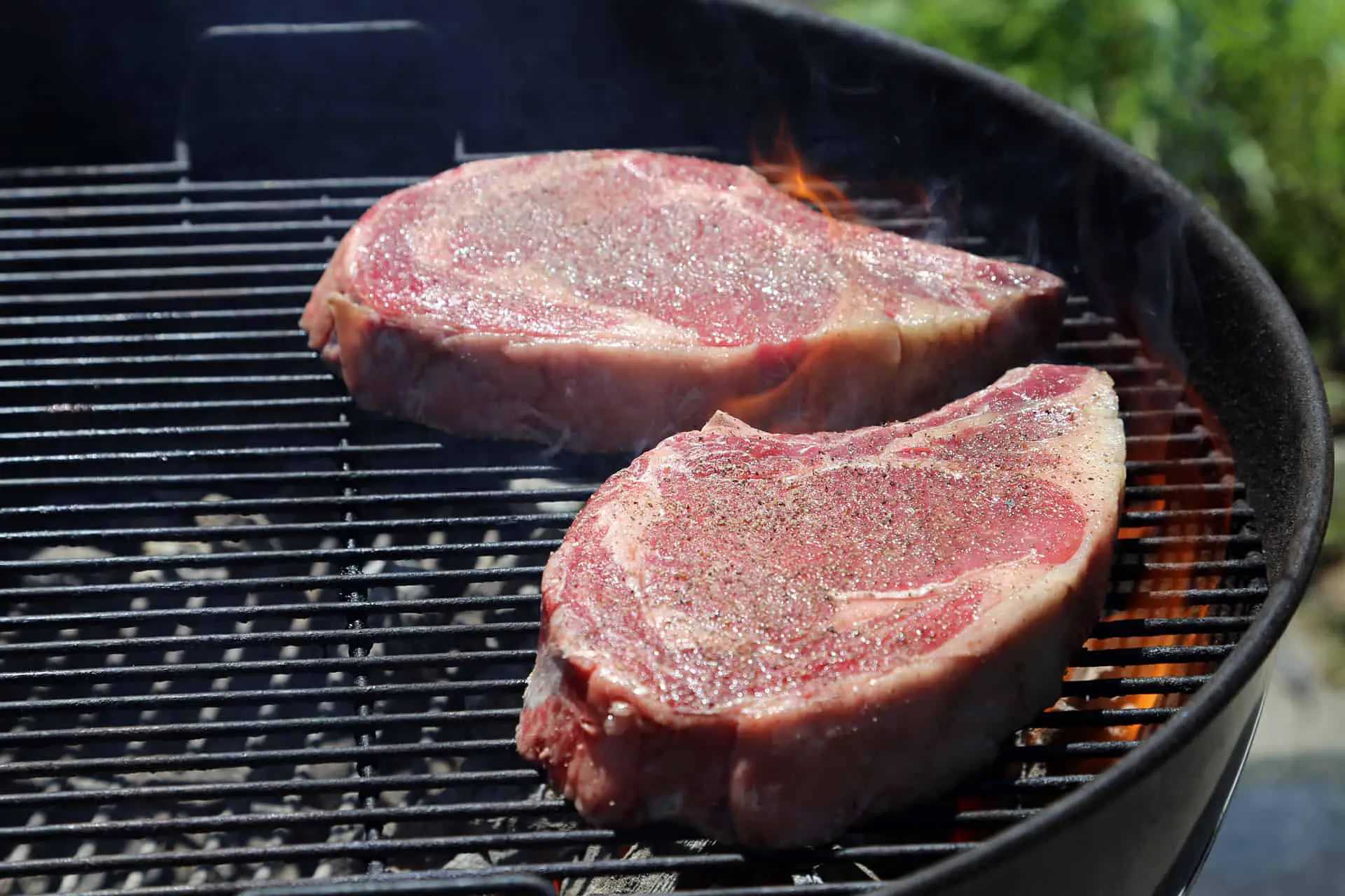 How to Charcoal Grill a Steak to Perfection ...