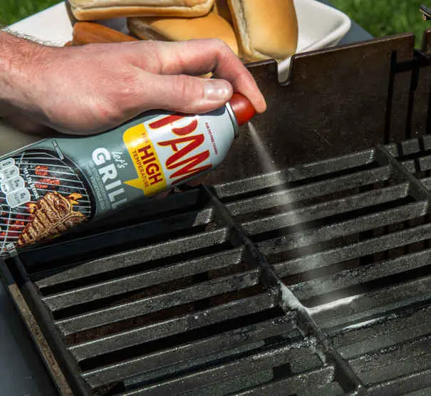 How to Clean a Charcoal Grill Grate