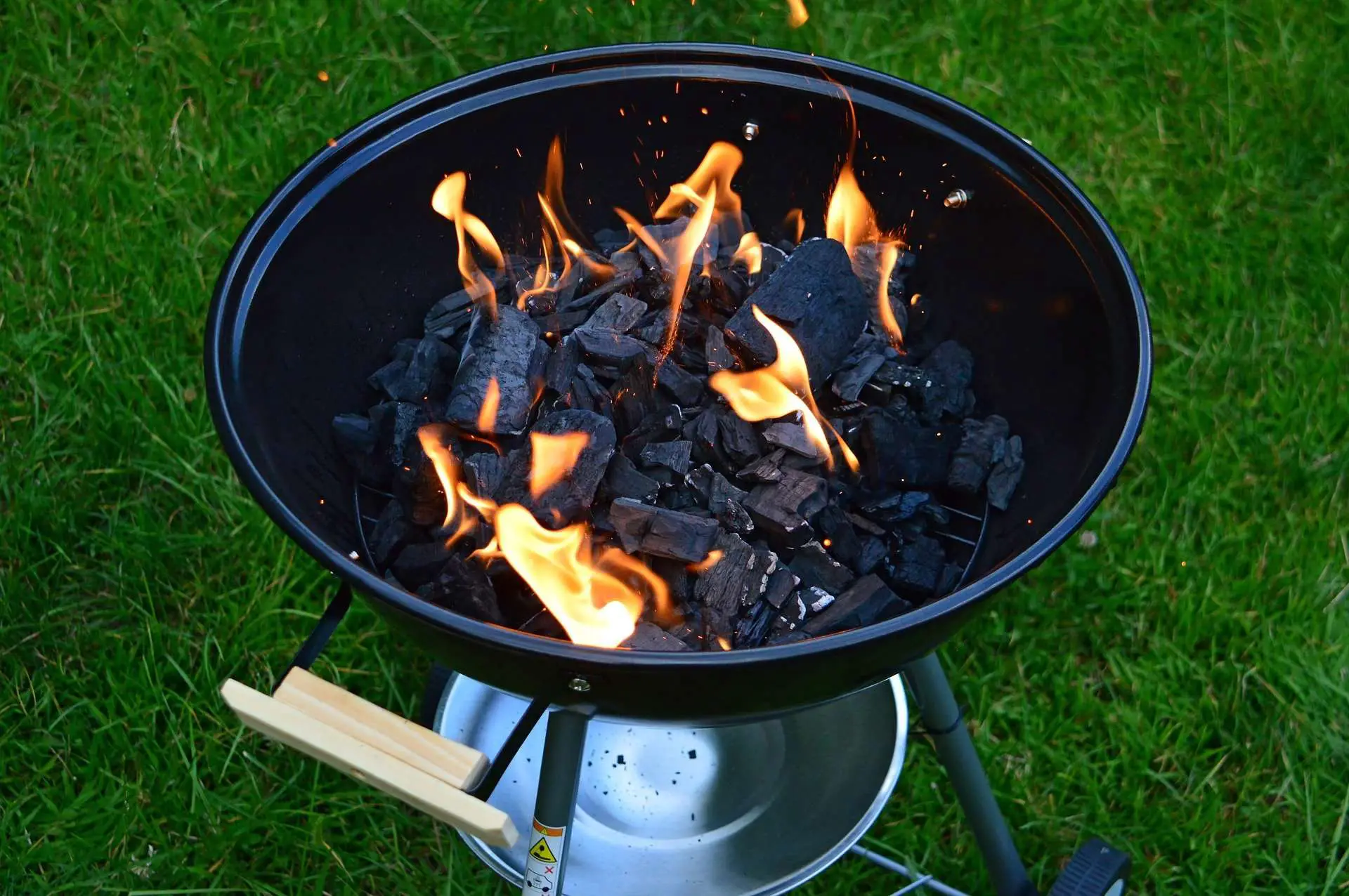 How to Clean a Charcoal Grill: The Best Techniques