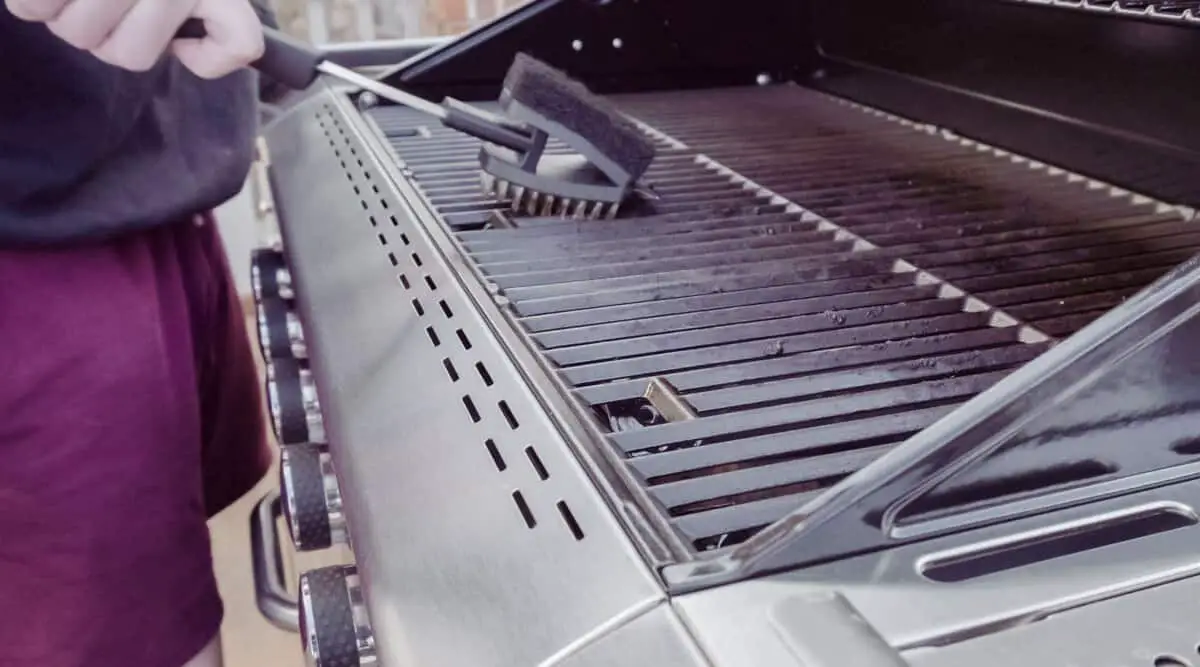 How To Clean Gas Grill Burners [With Video]