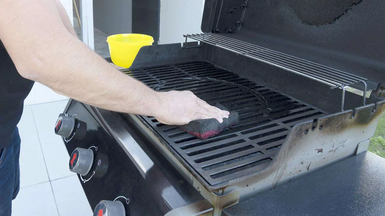 How To Clean Your Gas Grill (To Get You Through BBQ Season ...