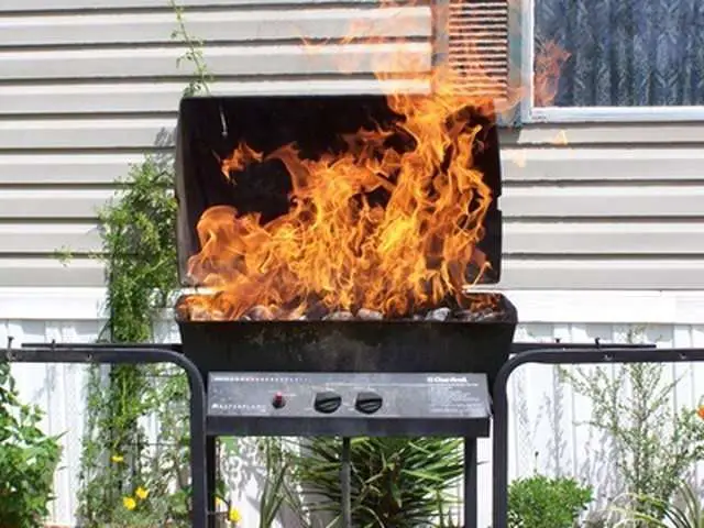 How to Dispose of a Broken Gas Grill