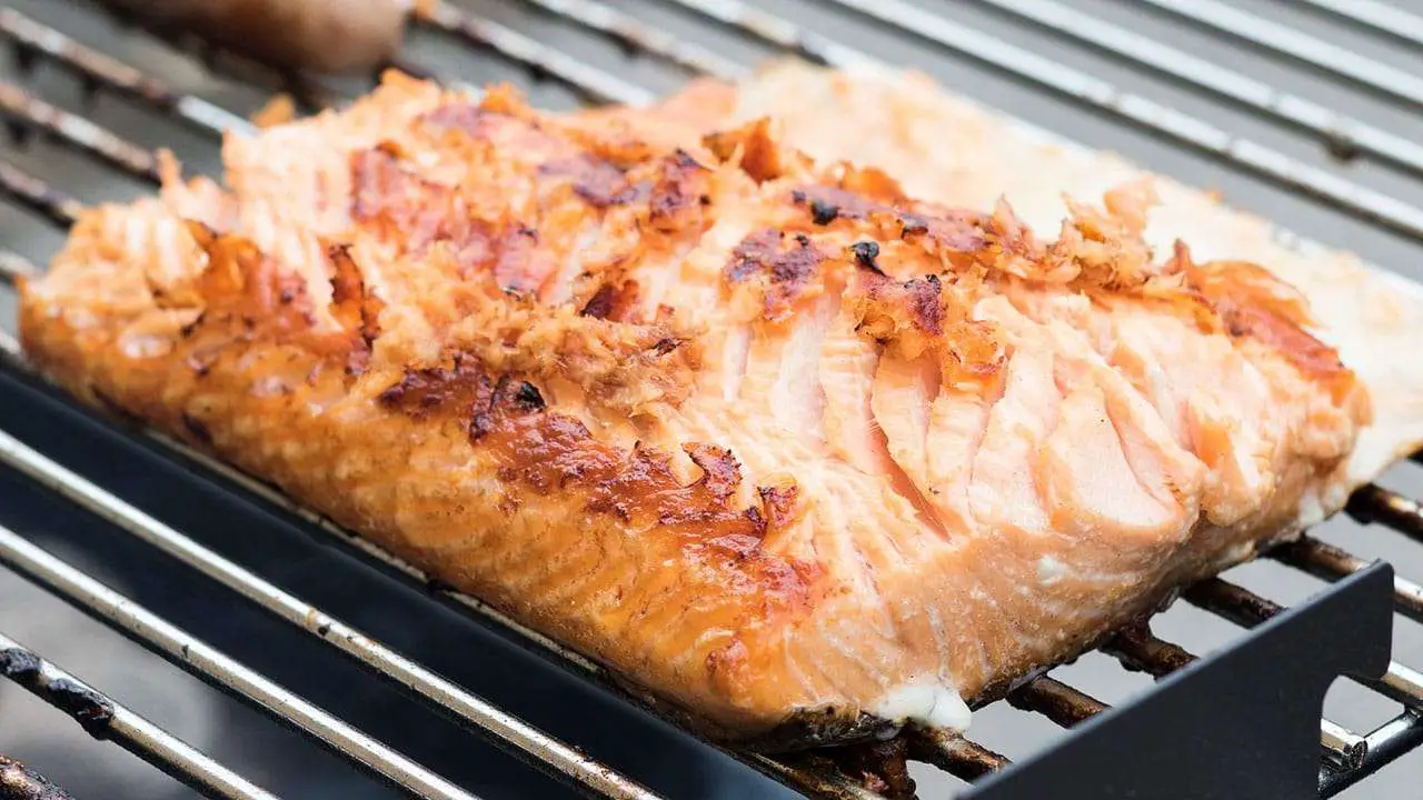 How to Grill Frozen Salmon: 8 Easy Tips for Delicious ...