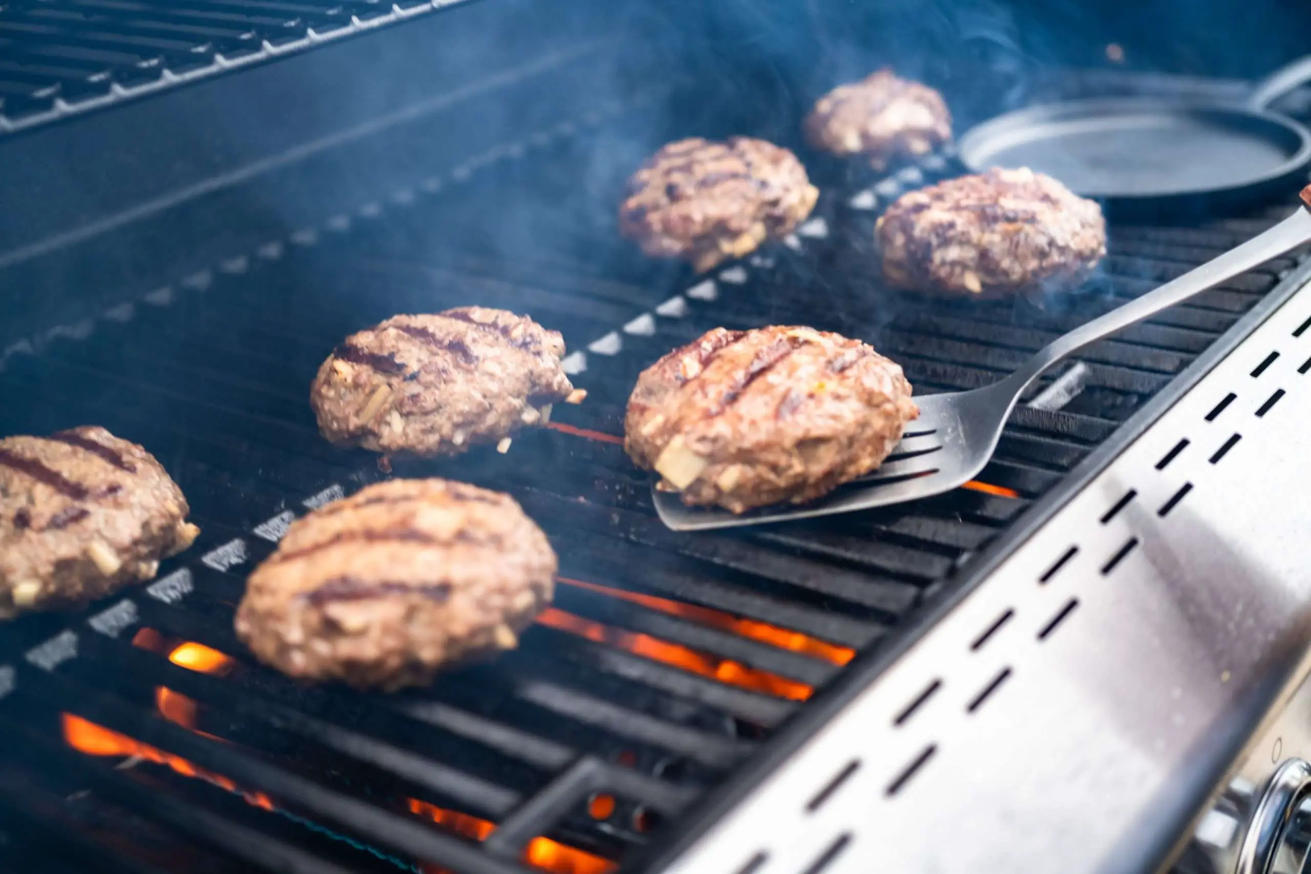 How to Grill the Perfect Burger, According to a Chef ...