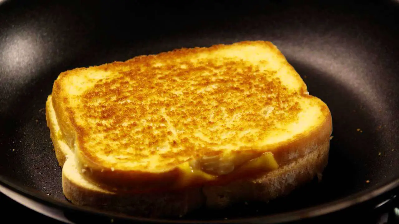 How to Make Easy Grilled Cheese Sandwiches