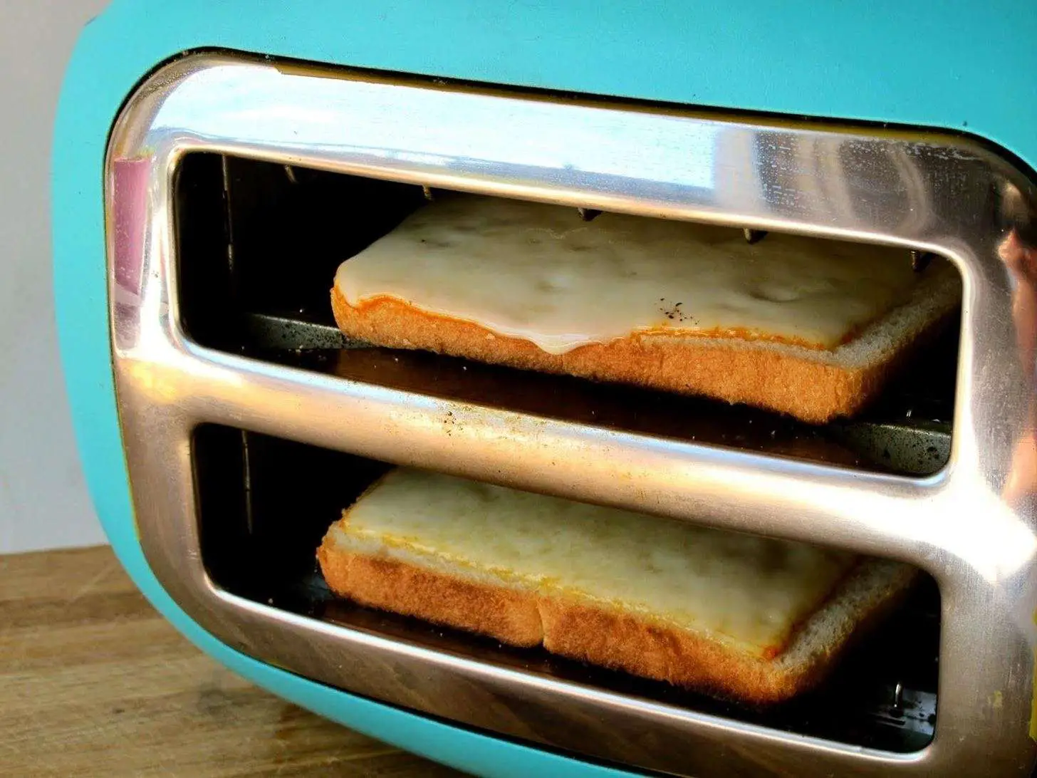 How to Make Lazy Grilled Cheese Sandwiches in Your Toaster ...