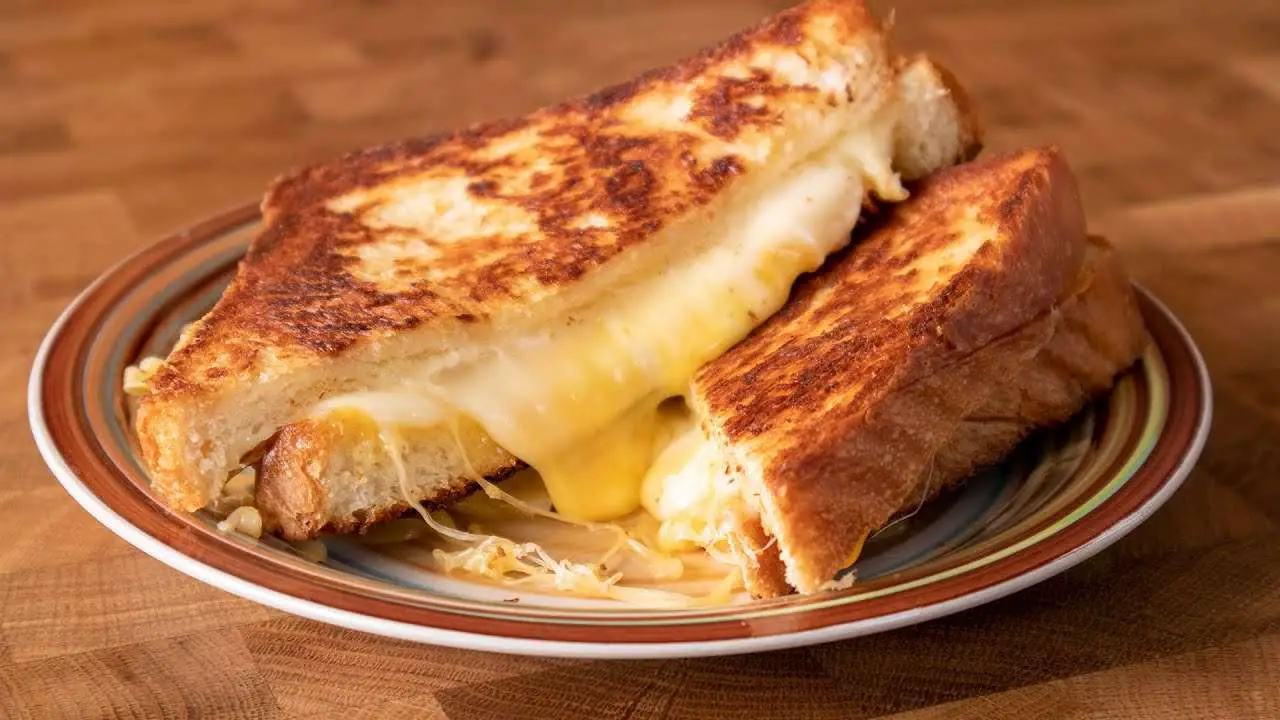 How to Make The Ultimate Grilled Cheese Sandwich at Home ...