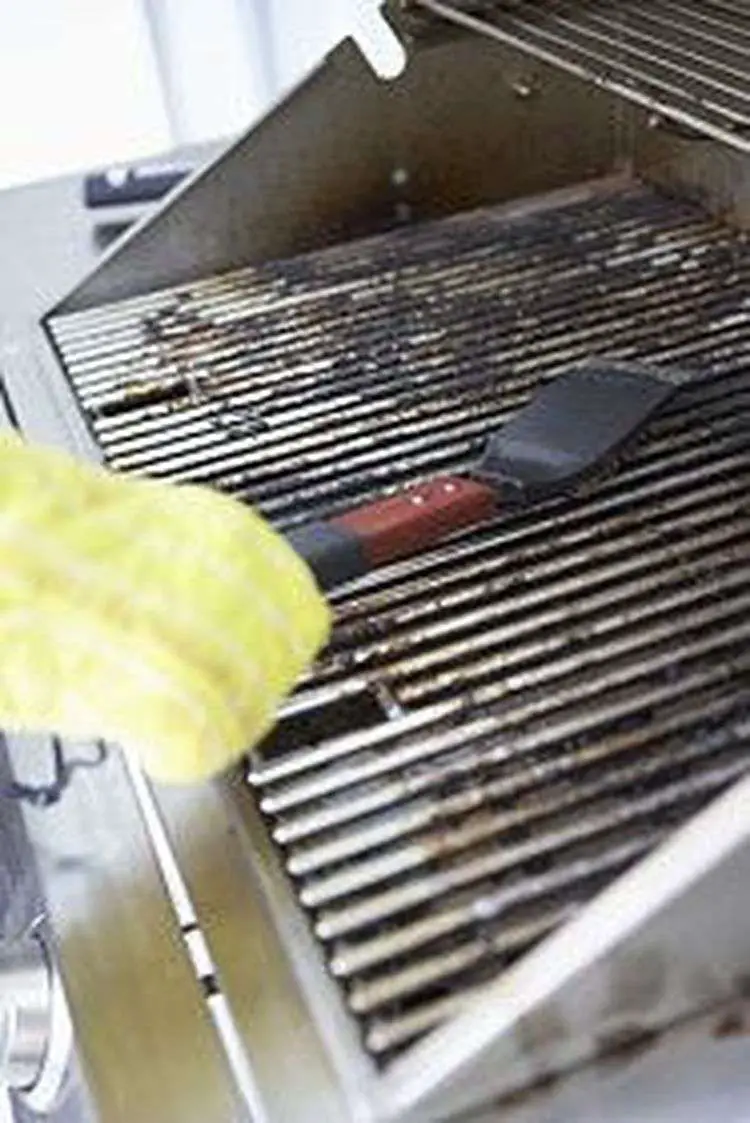 How to Throughly Clean Your Barbecue Grill