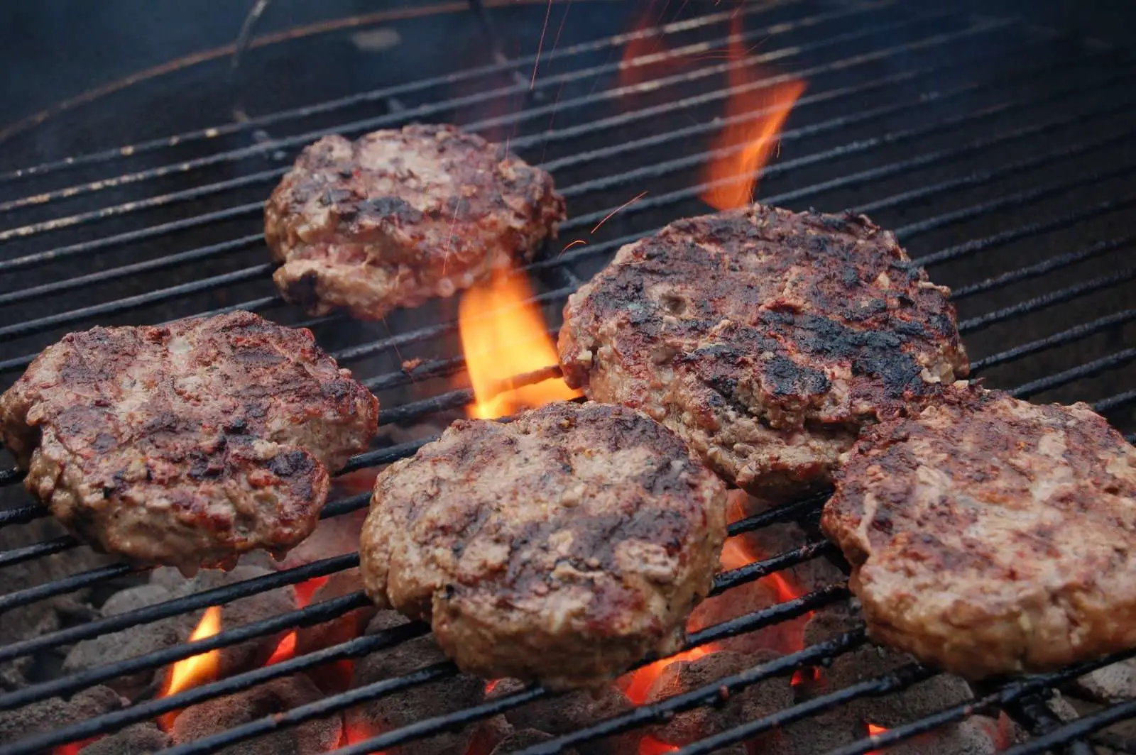 Kettler Cuisine: Grilling the Perfect Burgers