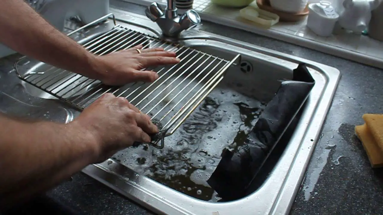Life Hacks #8 REALLY easy how to clean a grill or oven ...