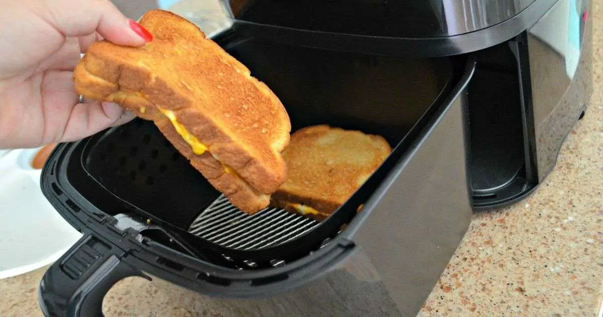 Make a Perfect Grilled Cheese Using the Air Fryer ...