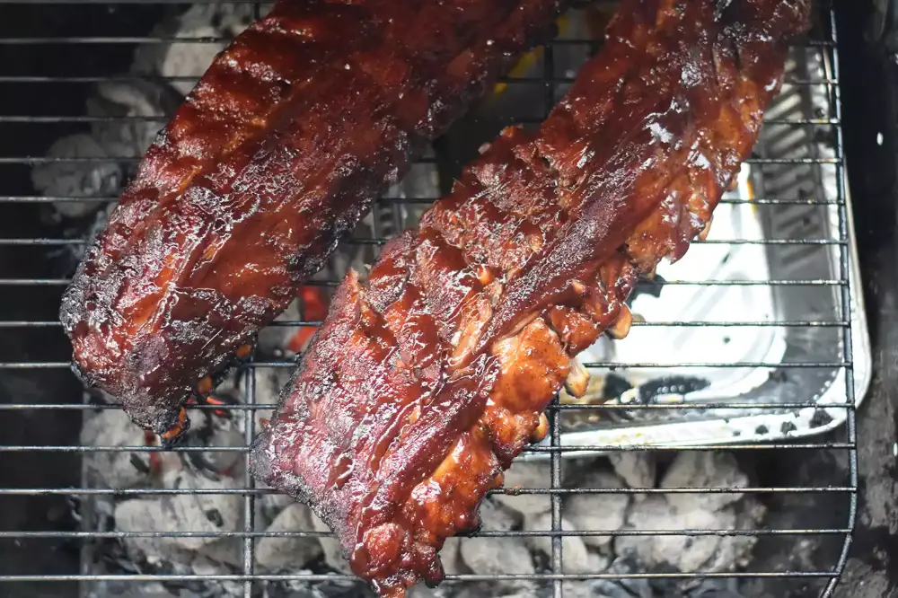 Make Your Barbecued Ribs Fabulous on a Charcoal Grill in ...