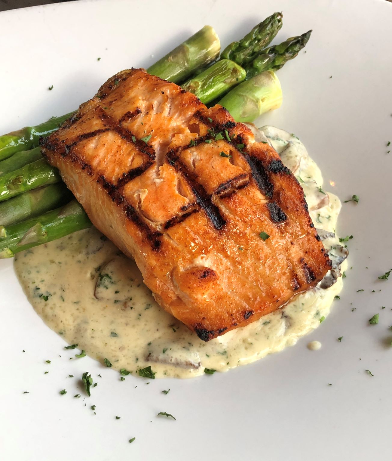 Simple Grilled Salmon with Asparagus