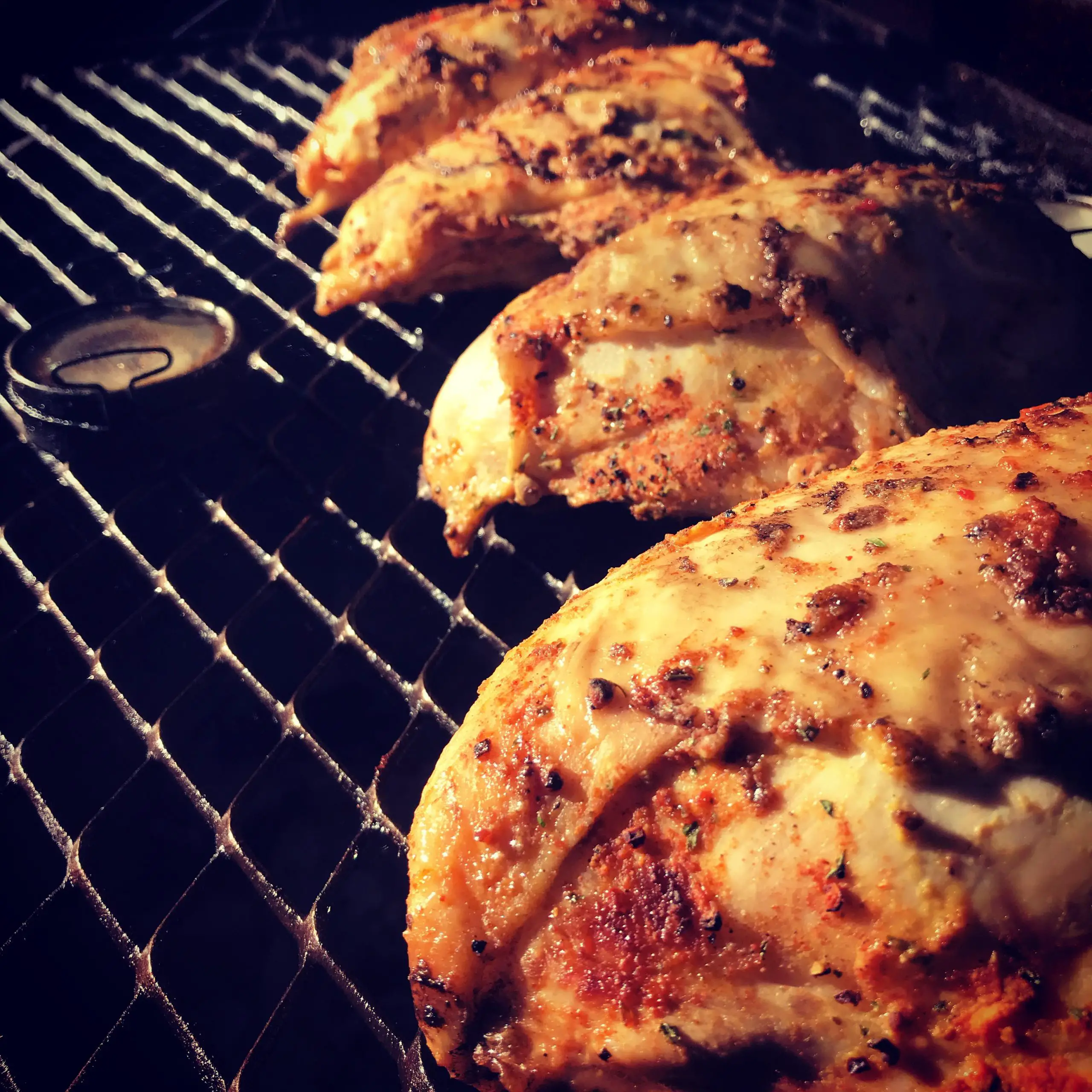 Split chicken breast on the Santa Maria grill : BBQ