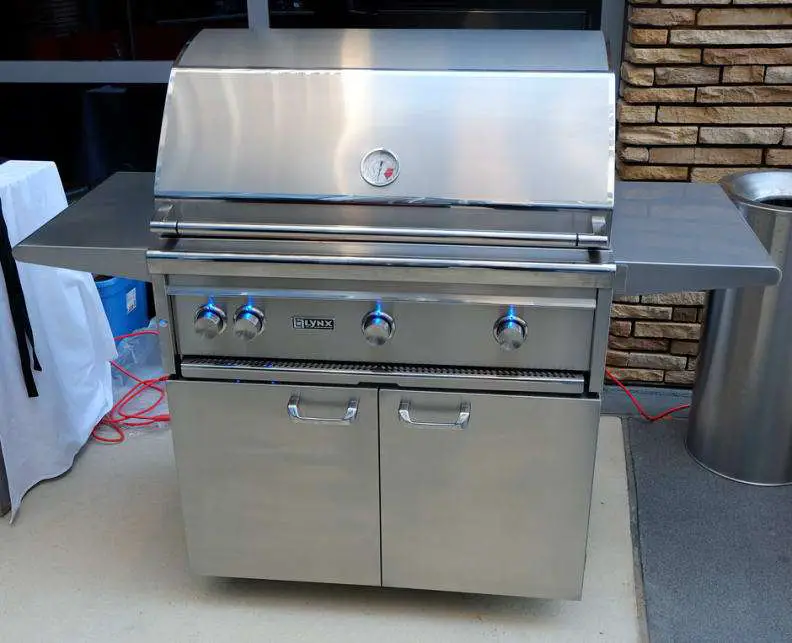 The Lynx Grill Brings Smart Searing to Your Back Yard