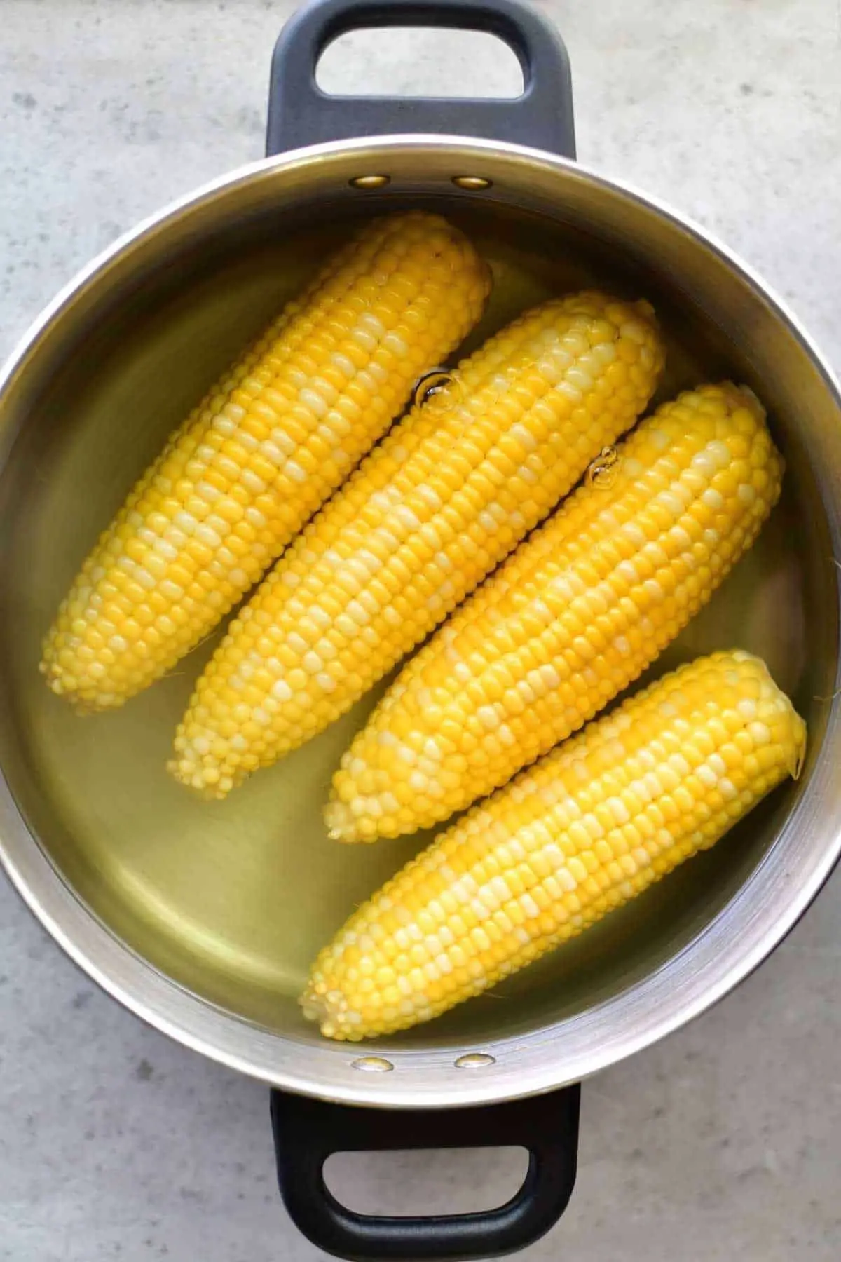 Wondering how long to boil corn on the cob? We